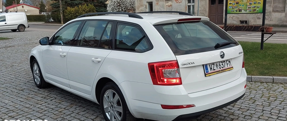 Skoda Octavia cena 29900 przebieg: 220000, rok produkcji 2016 z Myślenice małe 232